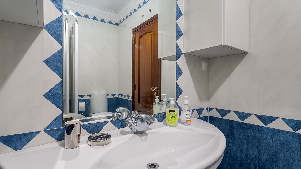 Photo of Bathroom in Carcavelos