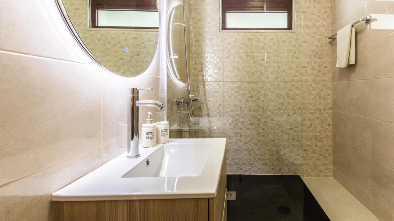Photo of Bathroom in Garajau