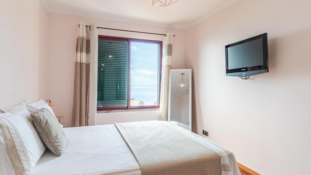Photo of Bedroom in Garajau