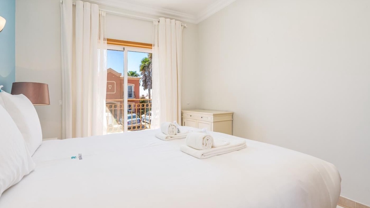 Photo of Bedroom in Atalaia