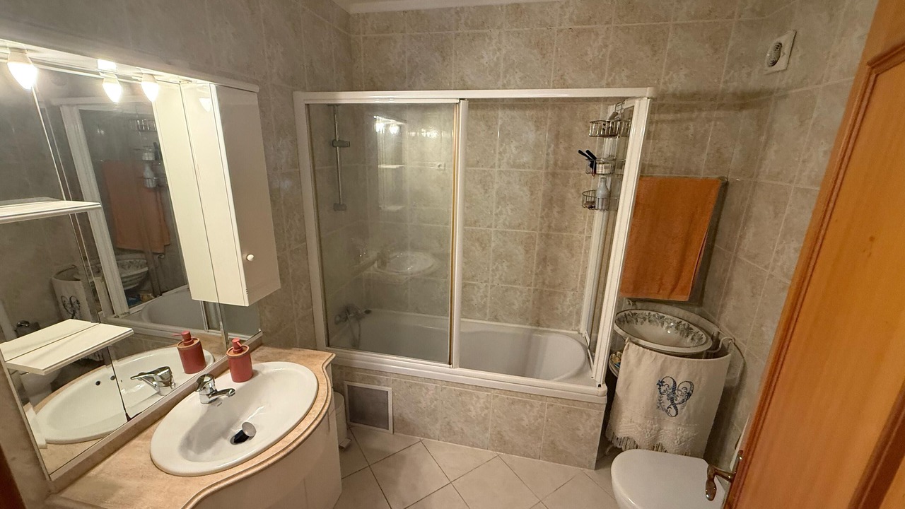 Photo of Bathroom in Portela