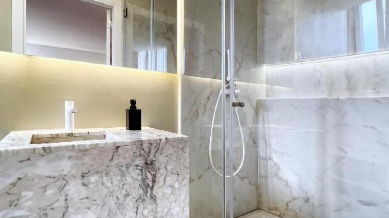 Photo of Bathroom in Baixa