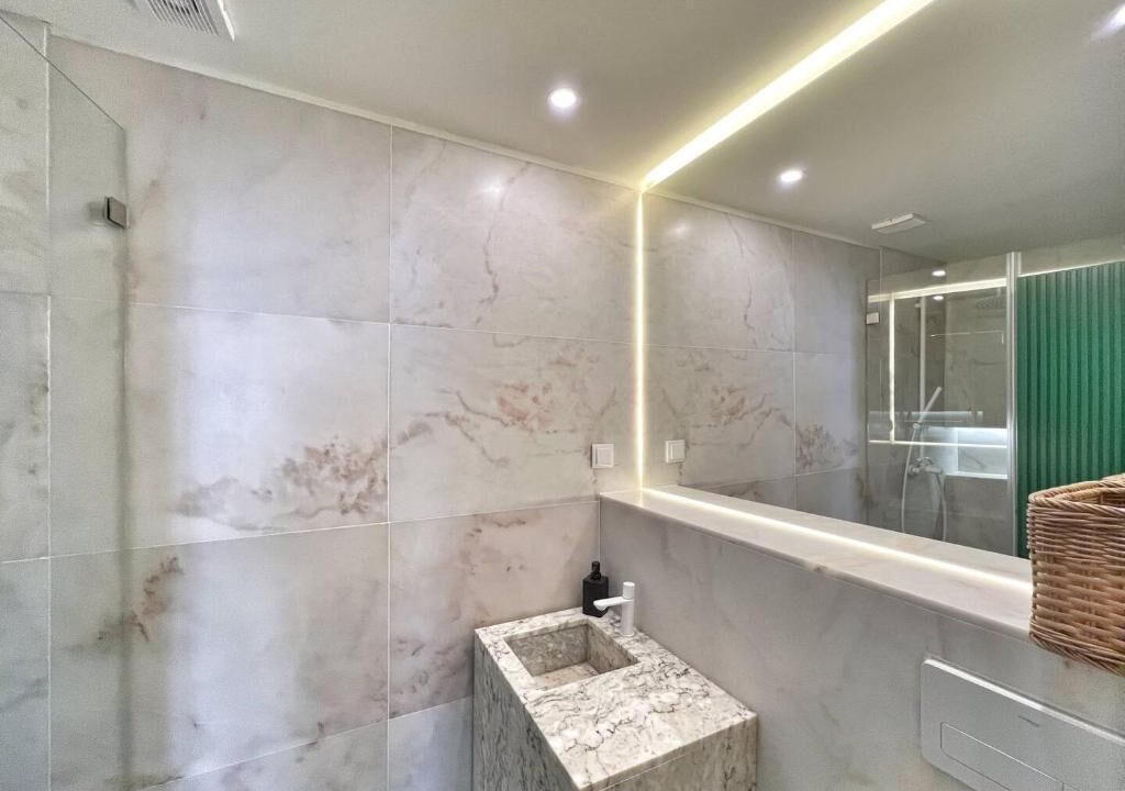 Photo of Bathroom in Baixa