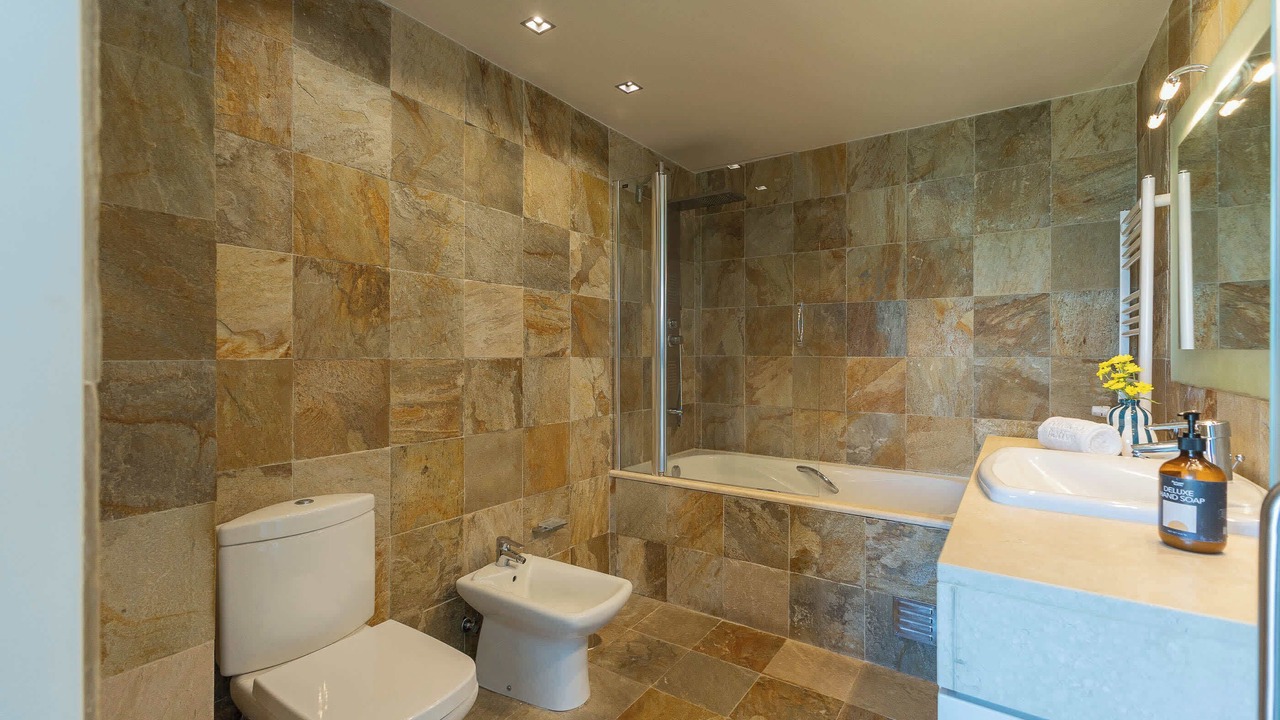 Photo of Bathroom in Carreco