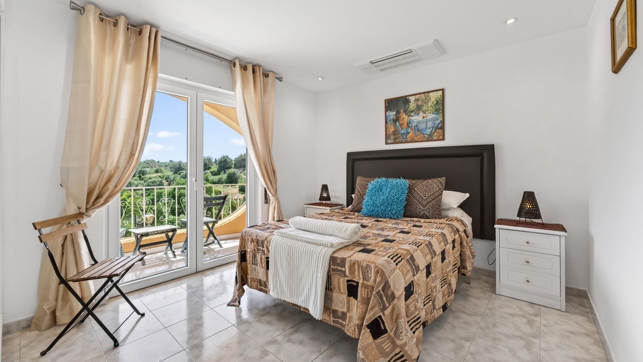 Photo of Bedroom in Monte Raposo