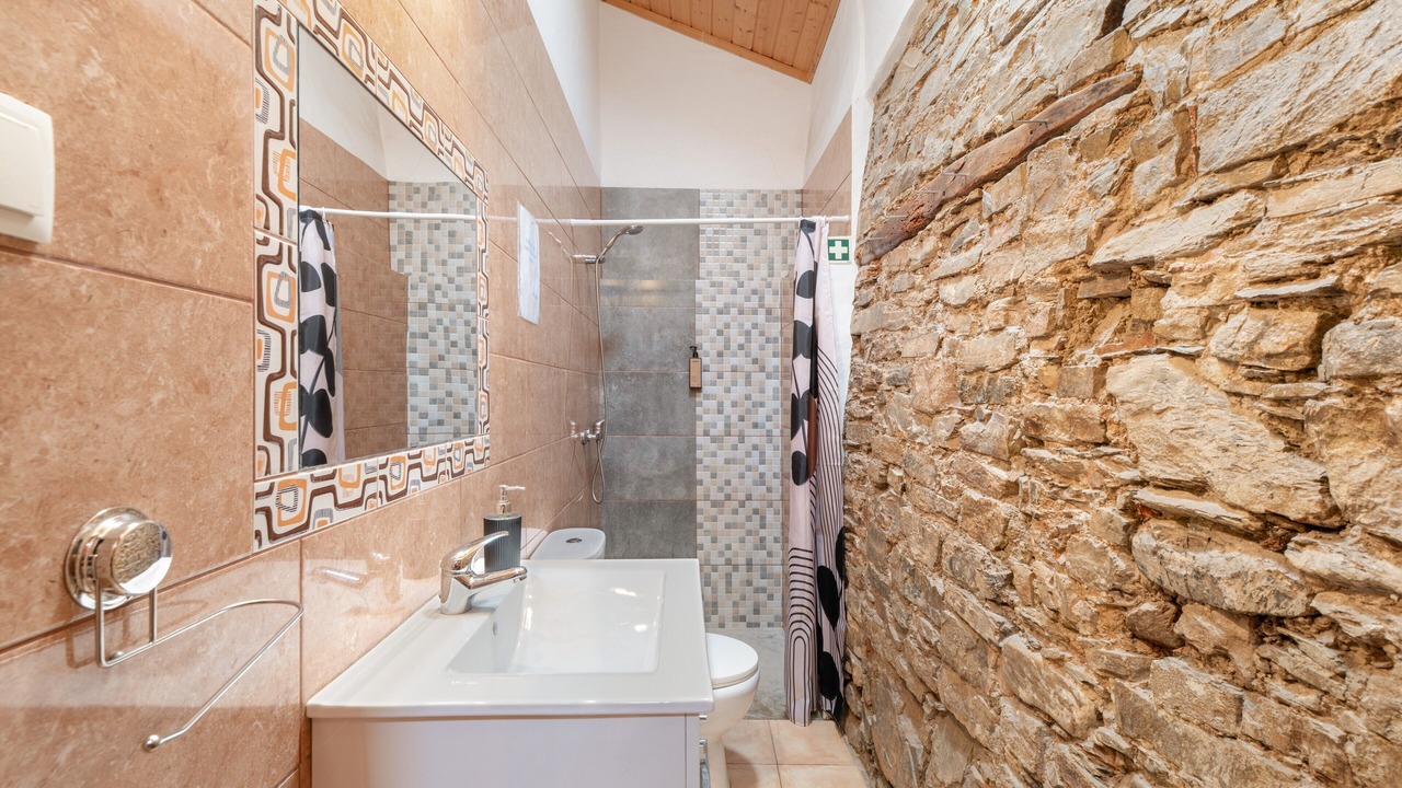 Photo of Bathroom in Odemira