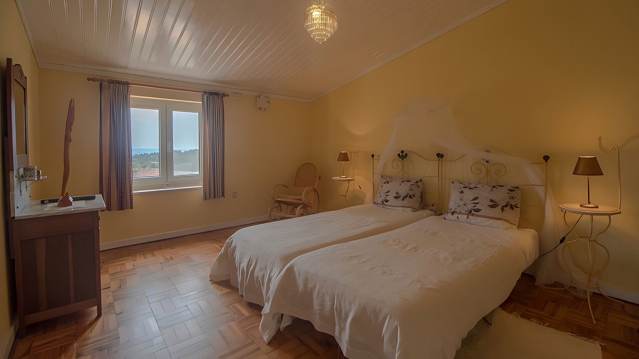 Photo of Bedroom in Serta