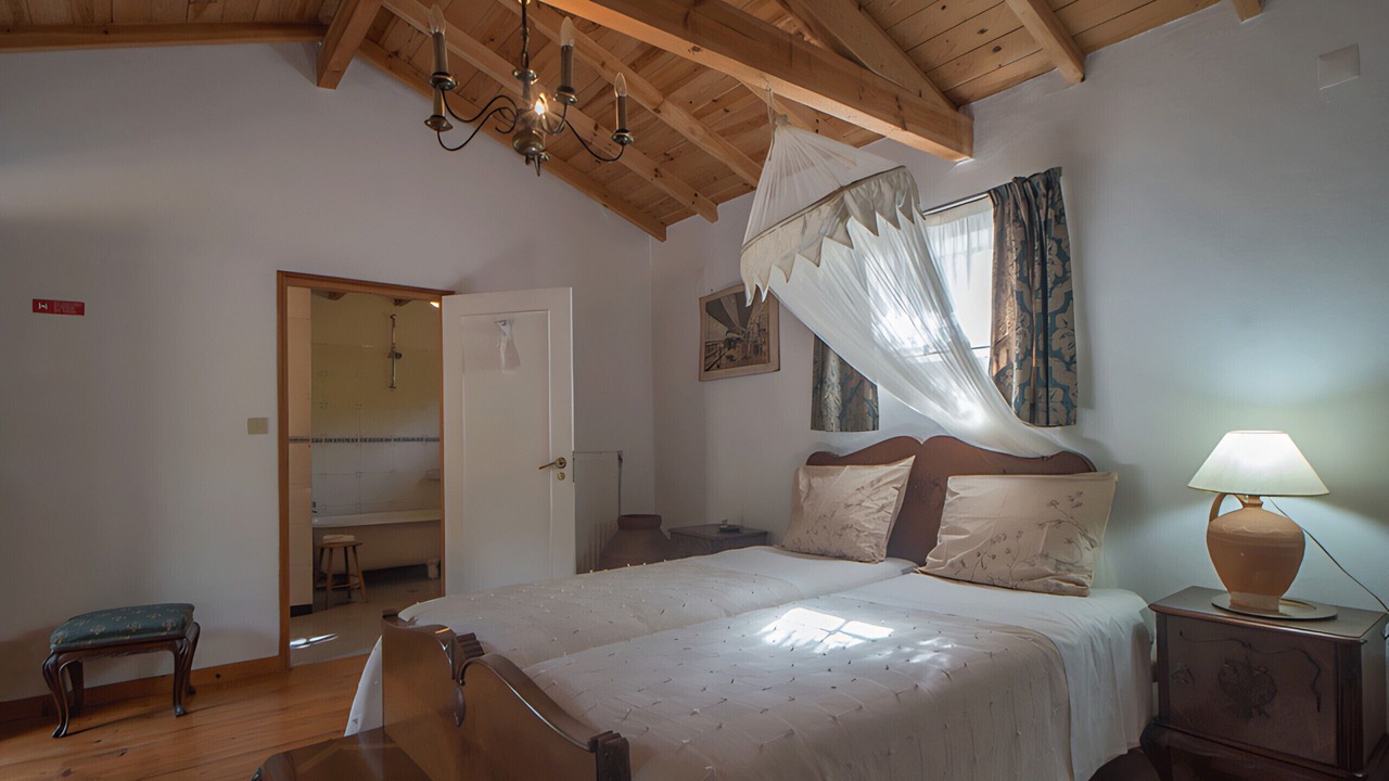 Photo of Bedroom in Serta