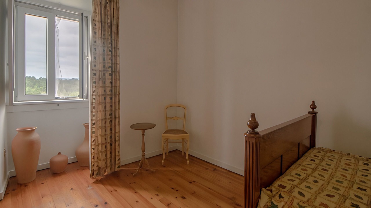 Photo of Bedroom in Serta