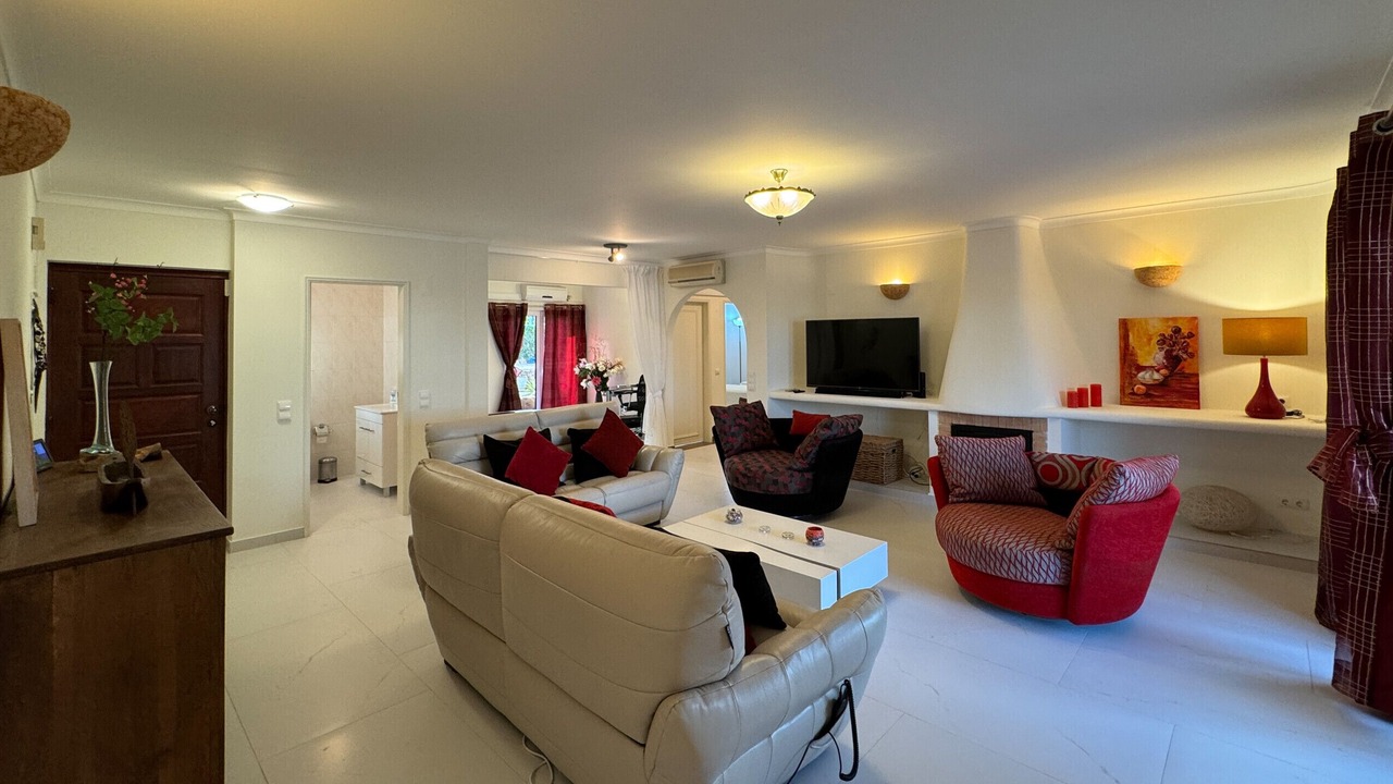 Photo of Livingroom in Alpouvar