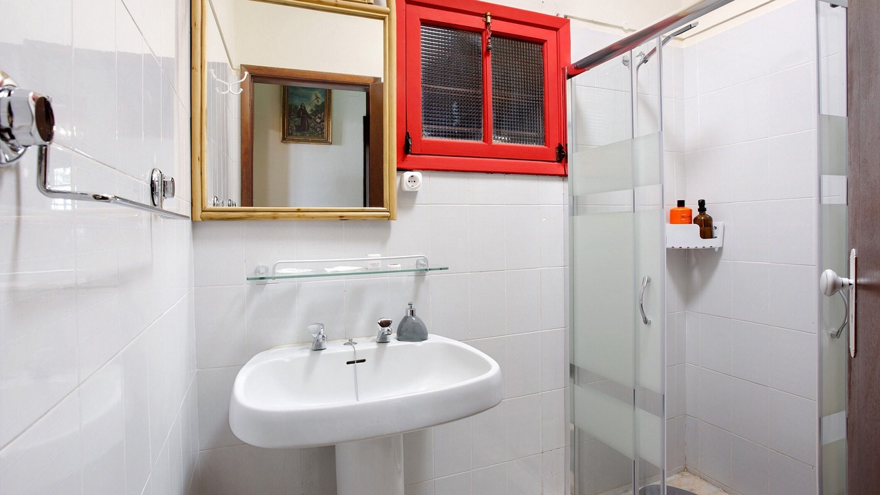 Photo of Bathroom in Canico