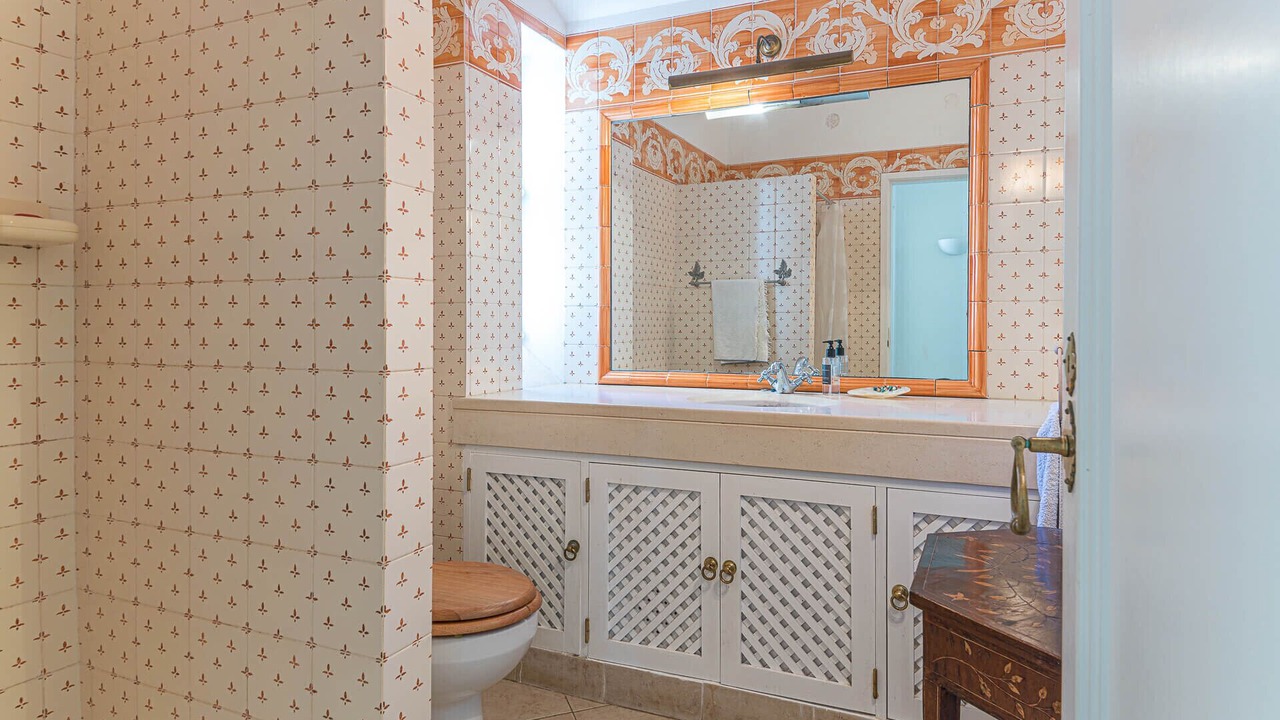 Photo of Bathroom in Colares