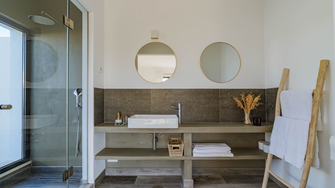 Photo of Bathroom in Alfeicao