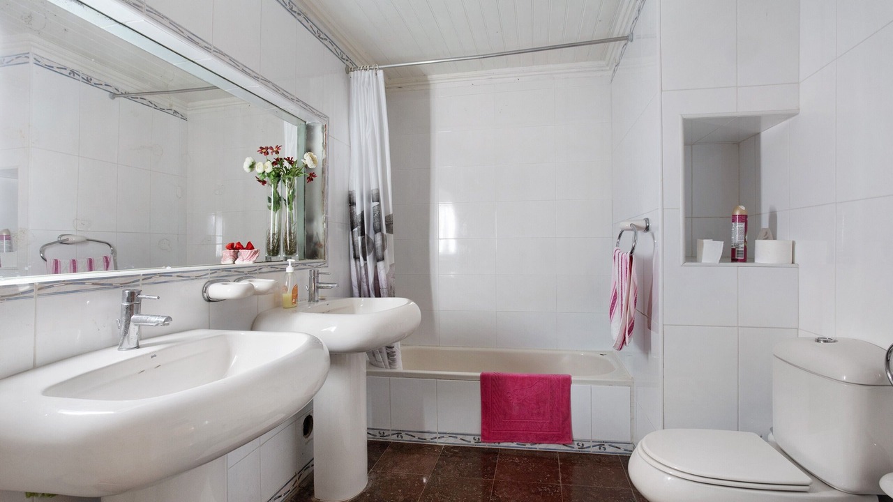 Photo of Bathroom in Alenquer