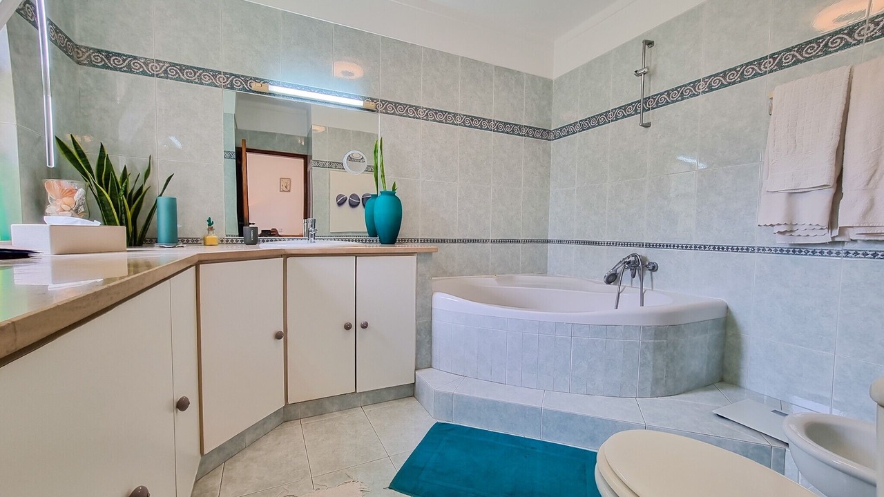Photo of Bathroom in Quarteira