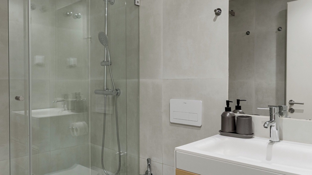Photo of Bathroom in Linda-a-Velha
