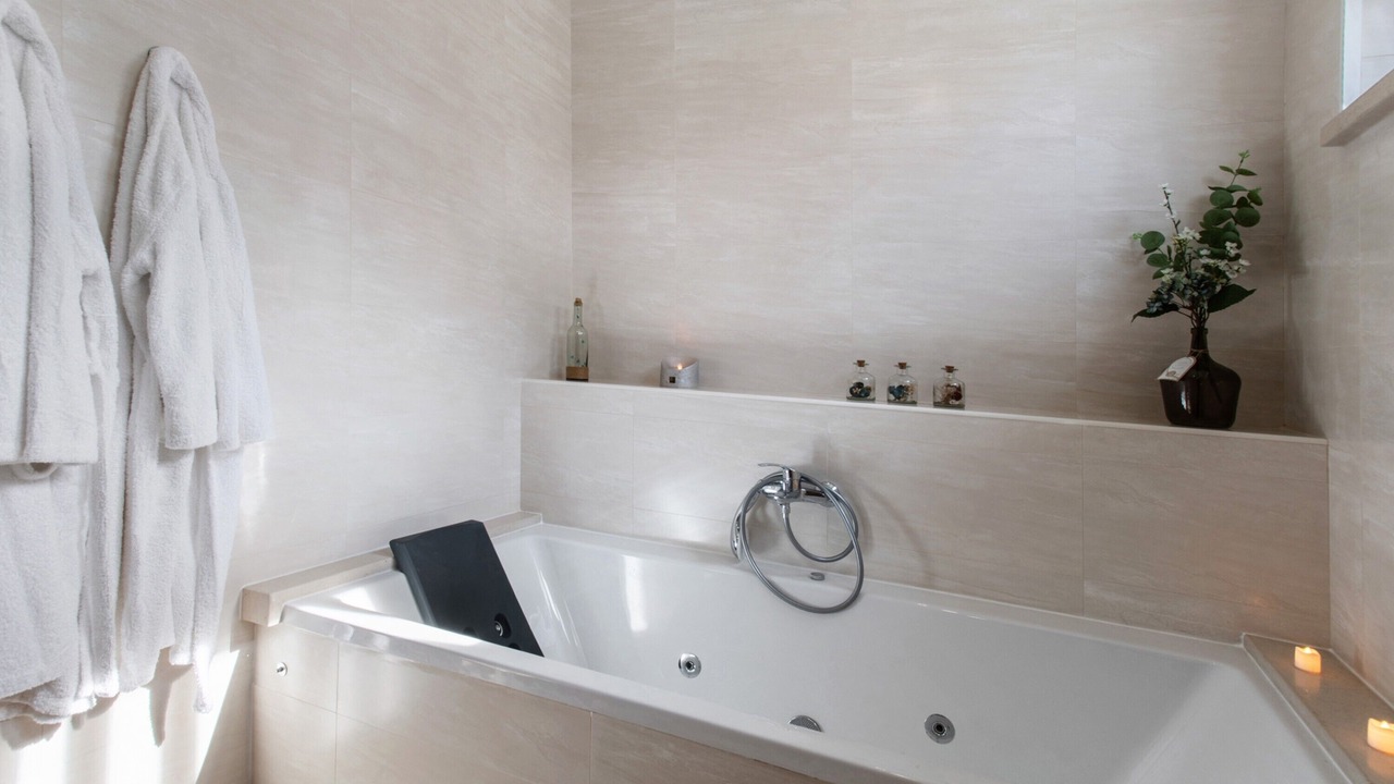 Photo of Bathroom in Raposos