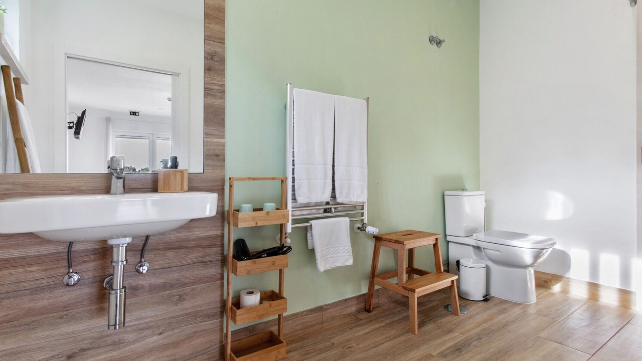 Photo of Bathroom in Raposos
