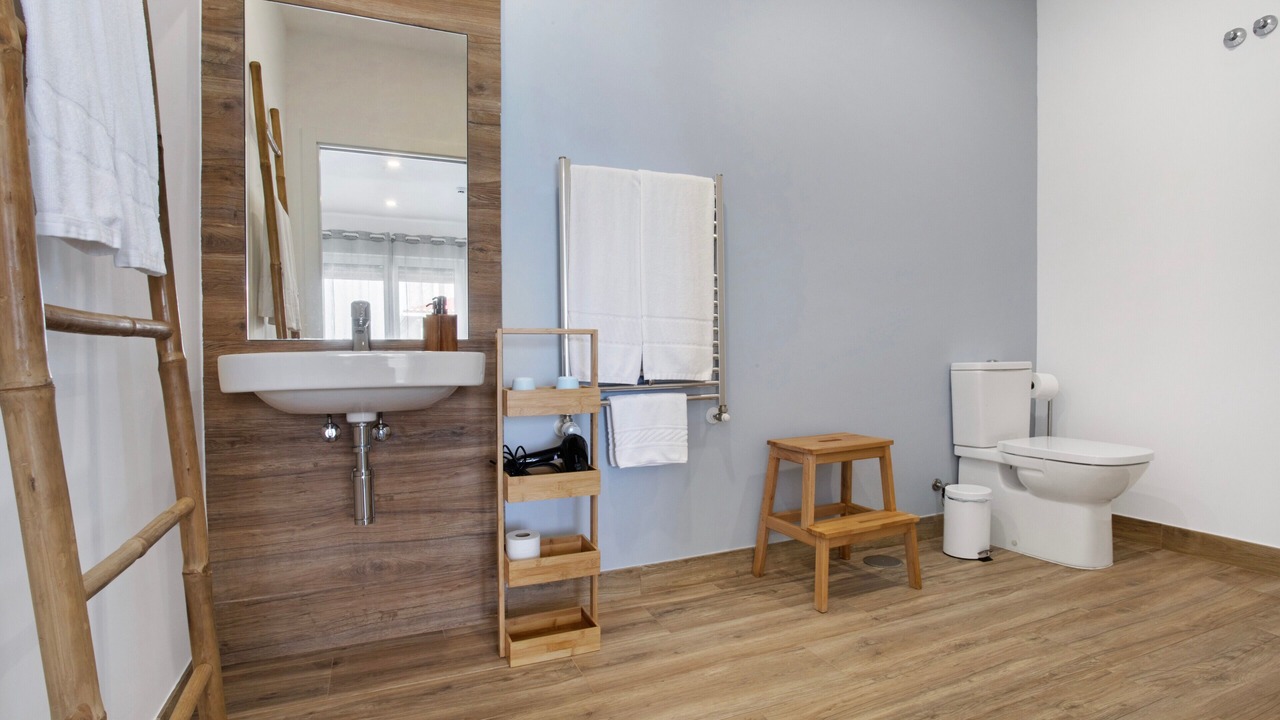 Photo of Bathroom in Raposos