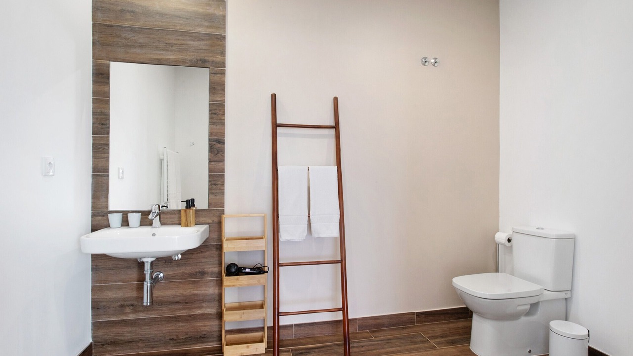 Photo of Bathroom in Raposos