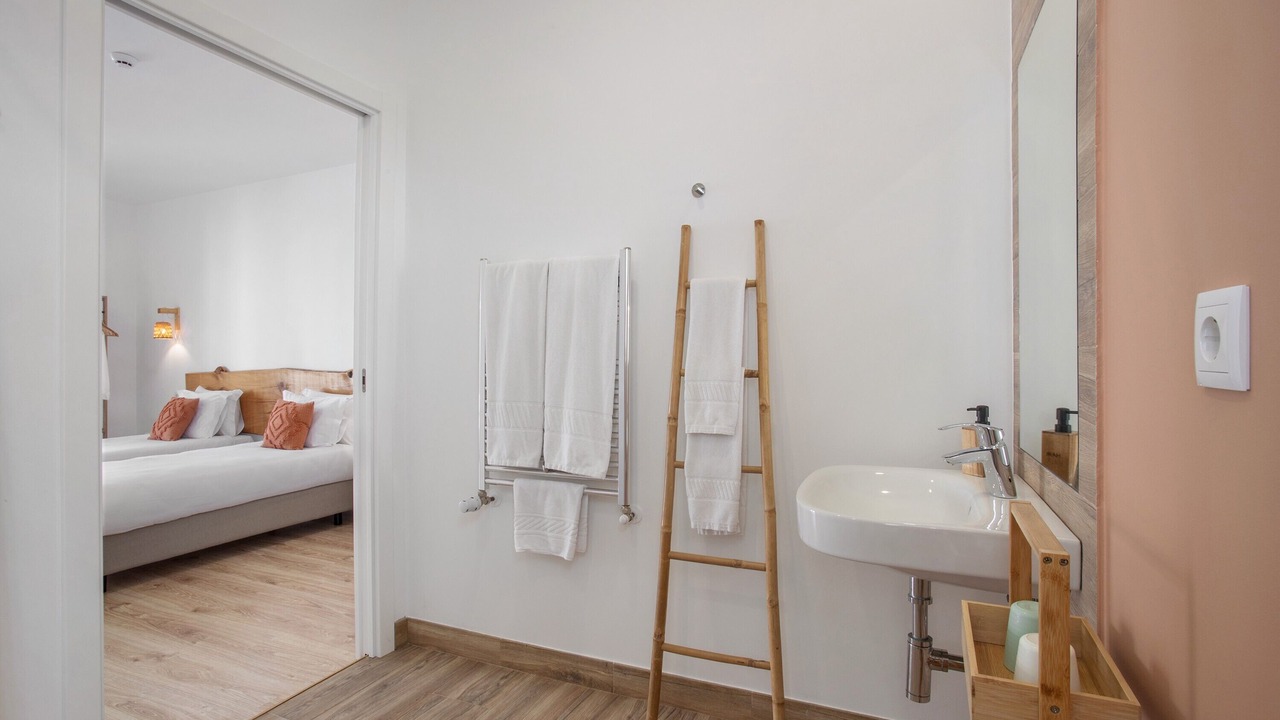 Photo of Bathroom in Raposos