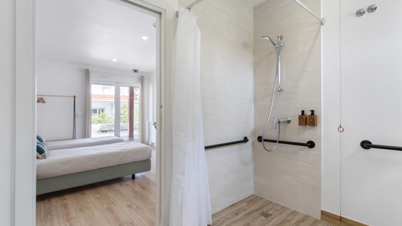 Photo of Bathroom in Raposos
