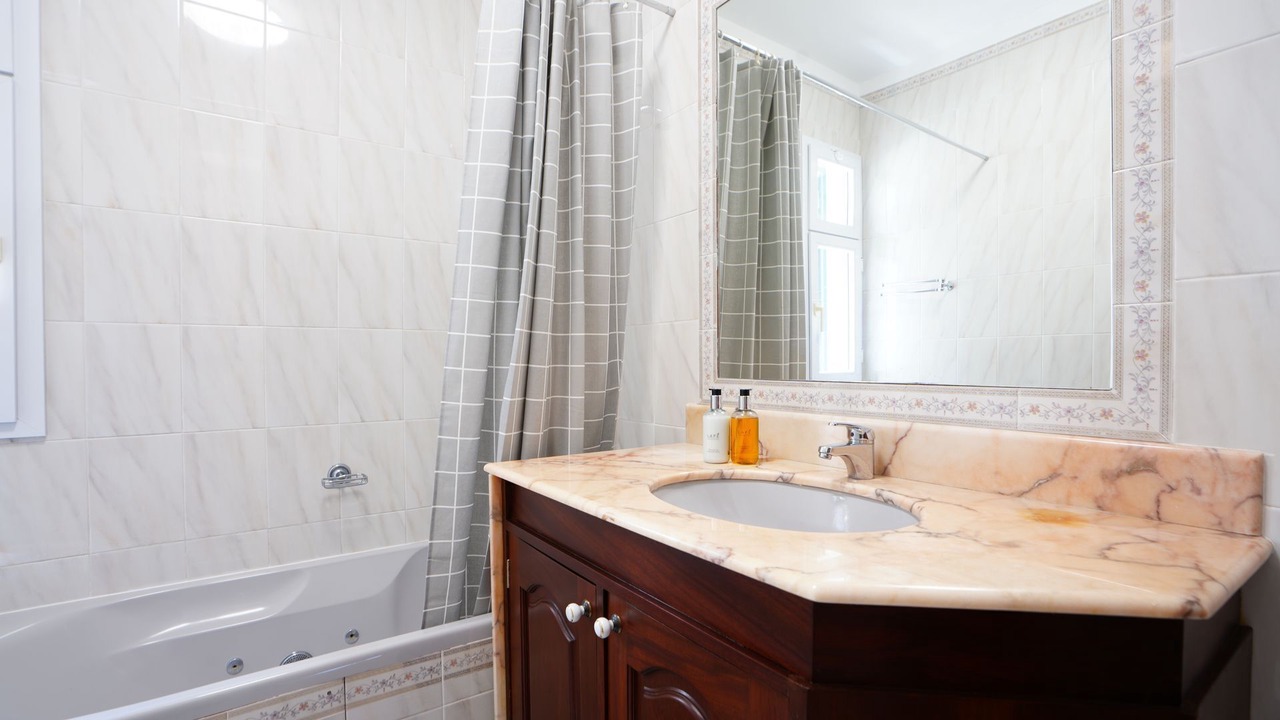 Photo of Bathroom in Garajau