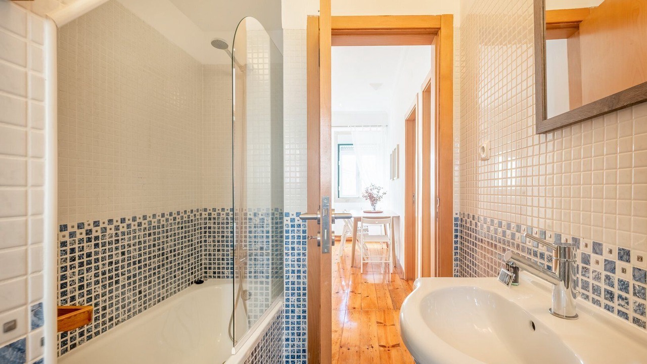 Photo of Bathroom in Linda-a-Velha