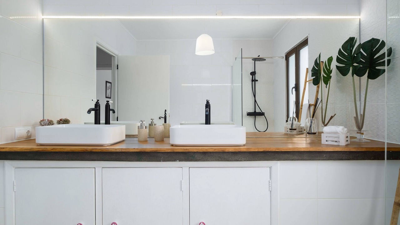 Photo of Bathroom in Fenais da Luz
