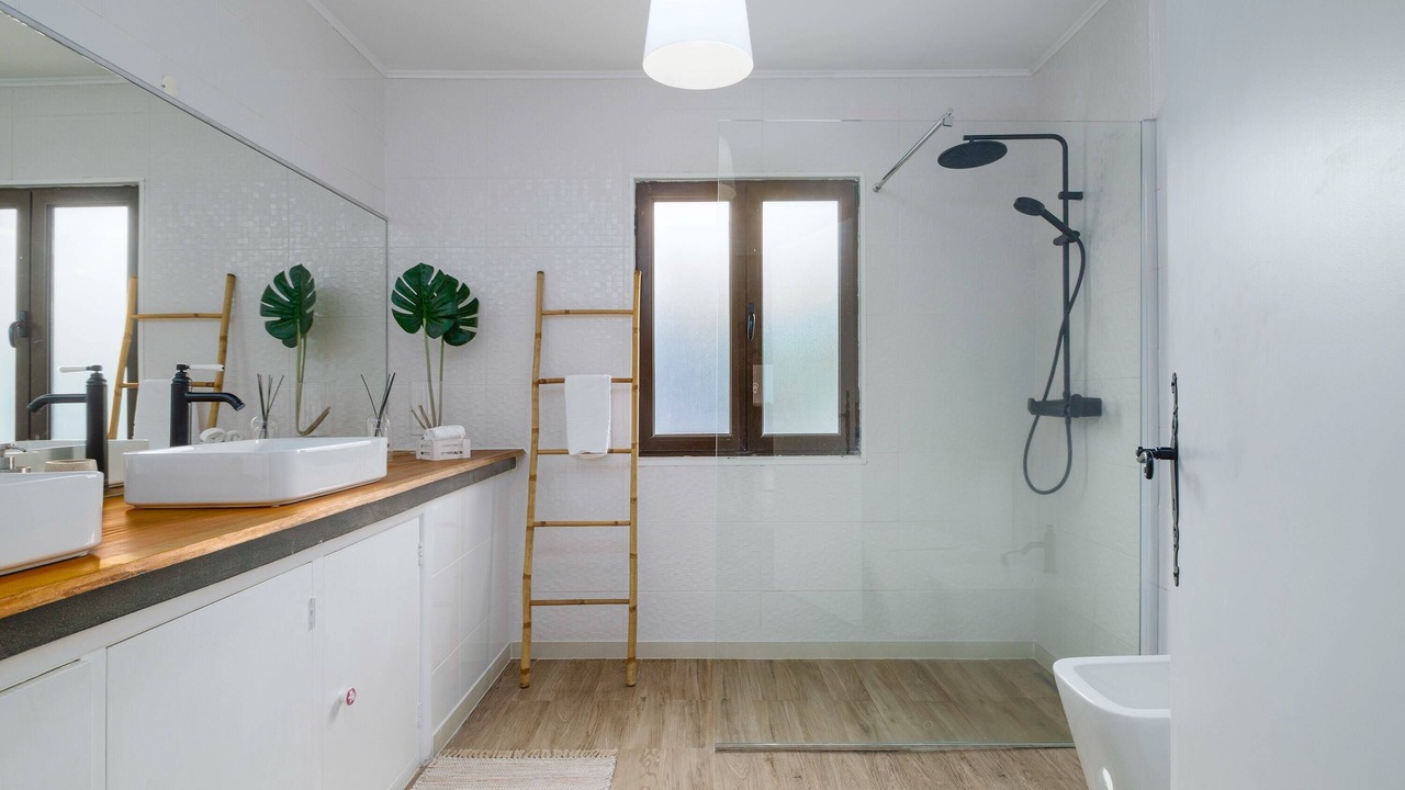 Photo of Bathroom in Fenais da Luz