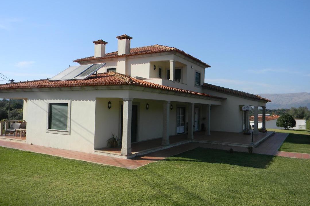 Photo of Buildings in Cardielos
