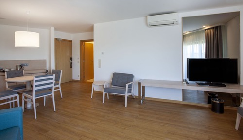 Suite, Terrace, Partial Sea View (Master)