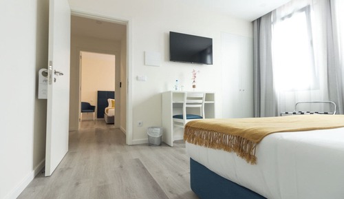 Family Room, 1 Queen Bed and 2 Large Twin Beds