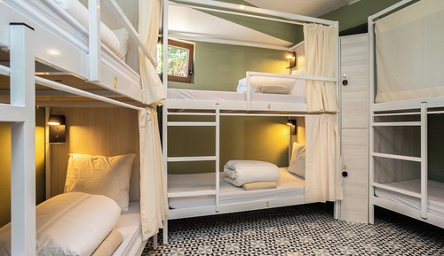 Shared Dormitory, Women only, Air conditioning