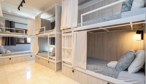 Shared Dormitory, Women only