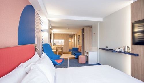 Suite, 1 Queen Bed, Balcony
