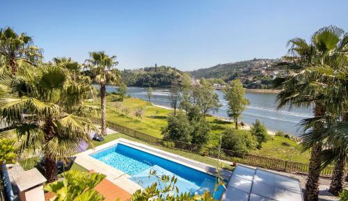 Two-Bedroom Deluxe Apartment with Garden View
