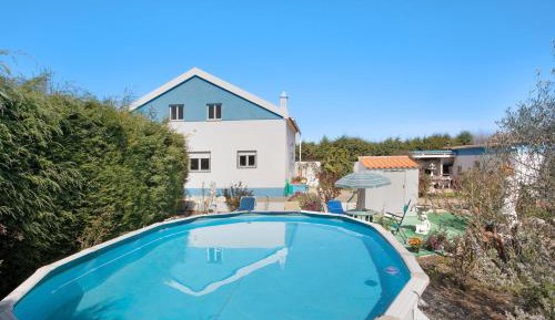 Two-Bedroom Deluxe Apartment with Garden View