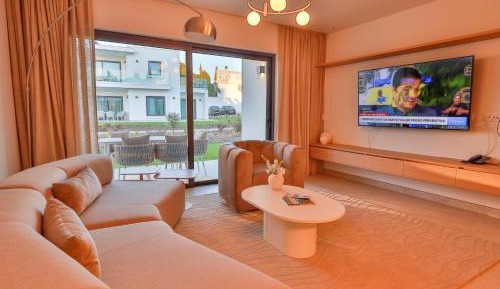 Apartment with Garden View