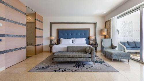 Grand Deluxe King Suite