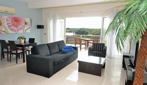 Apartment with Garden View