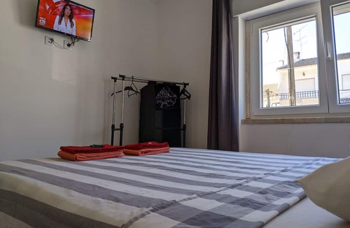Corroios House | GuestHouse Marialva Park