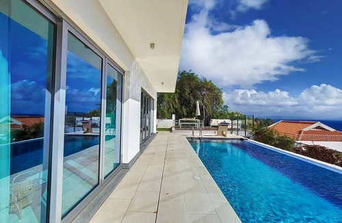 Canico House | Villa Madeira by LovelyStay