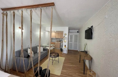 Patio Condo | Cozy & Stylish 900M from the beach 🏖