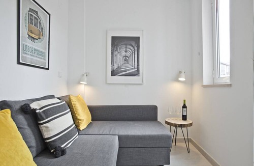 Misericordia Apartment | Bica River View III (C88)