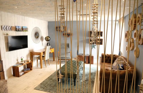 Praia da Vitoria Hostel | Royal Beach Hostel & Suites
