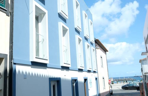 Praia da Vitoria Hostel | Royal Beach Hostel & Suites