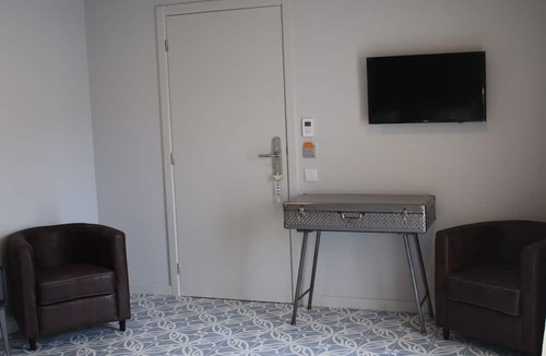 Praia da Vitoria Hostel | Royal Beach Hostel & Suites