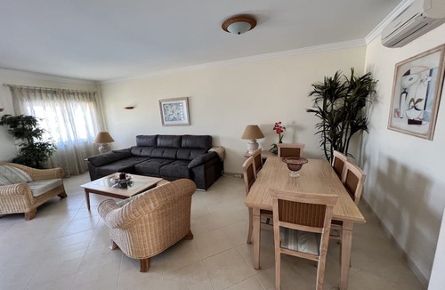 Portimao Apartment | This place spells H-O-L-I-D-A-Y. Beautiful 2 bed apartment overlooking the pool