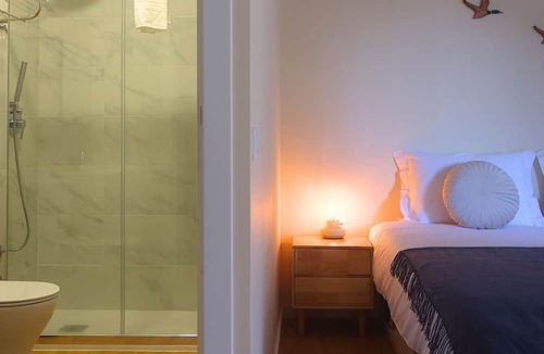 Carcavelos Bed & Breakfast | Art 4 You Carcavelos Suites